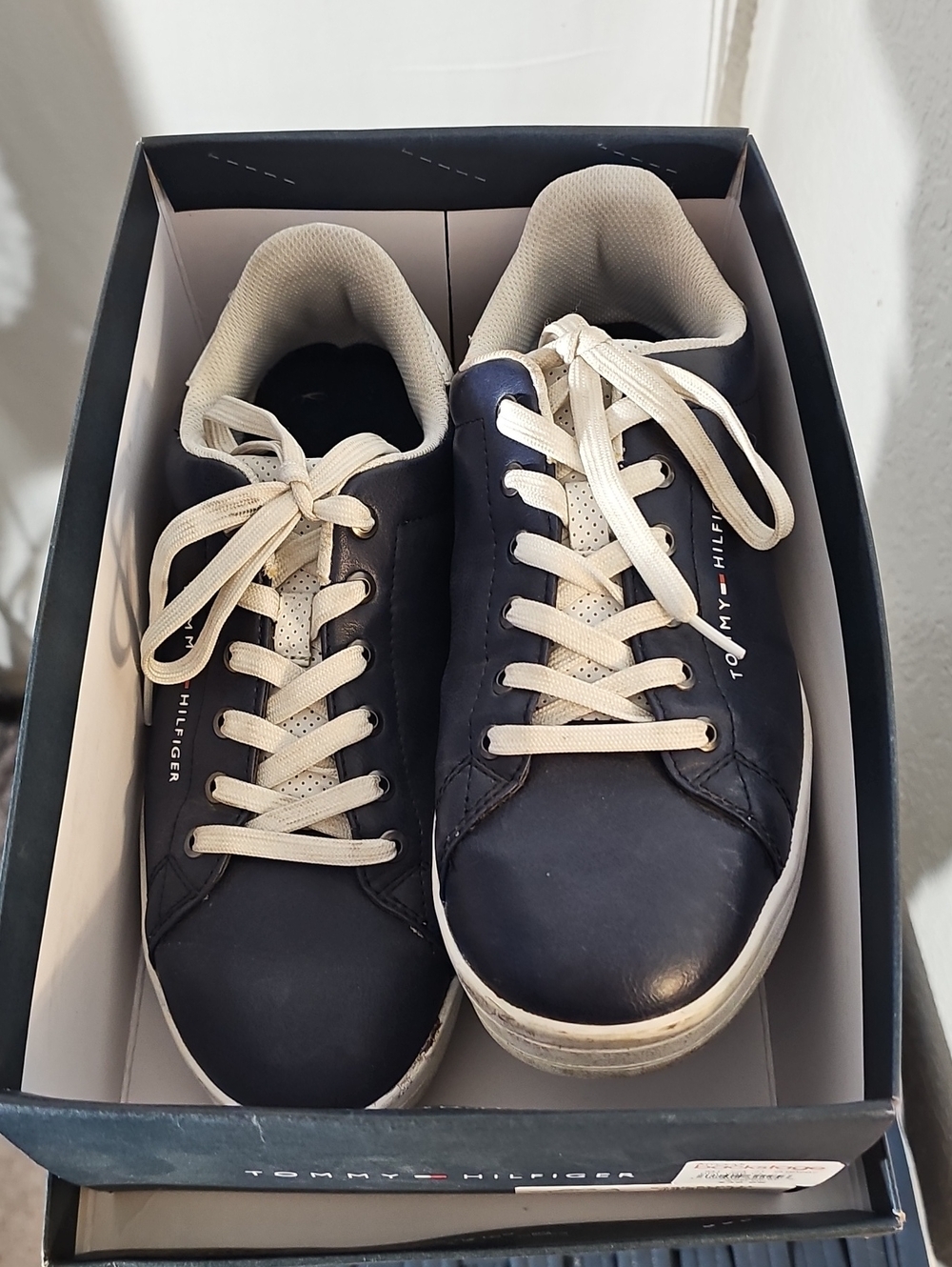 Tommy Hilfiger Men’s Navy and White Low-Top Sneakers